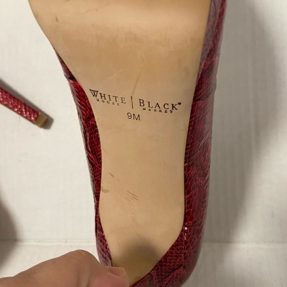 White House black market, Diane red heels size 9 - Picture 10 of 13